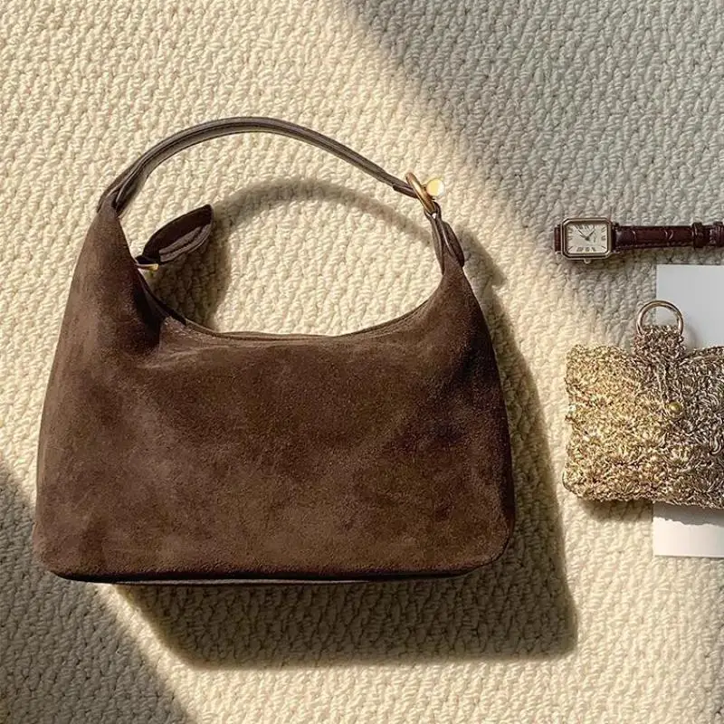 

Retro Suede Suede Handbag With A Matte Finish Exuding An Atmosphere And Personality. It's A Trendy Single Shoulder Crossbody Bag