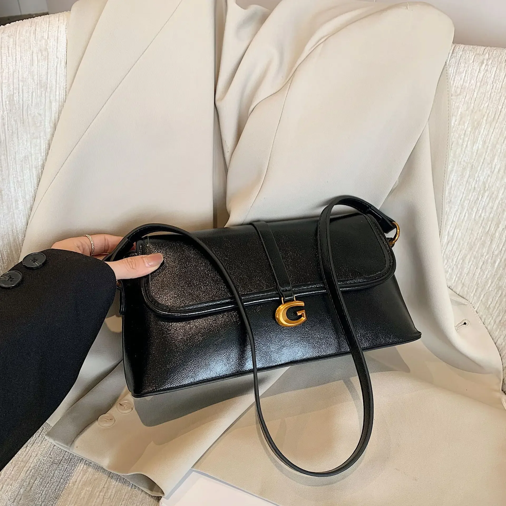 

High-End Soft Leather Simple Square Bag Hot Sale of The Season New Vintage French Style Single Shoulder Slant Cross Bag Fashiona