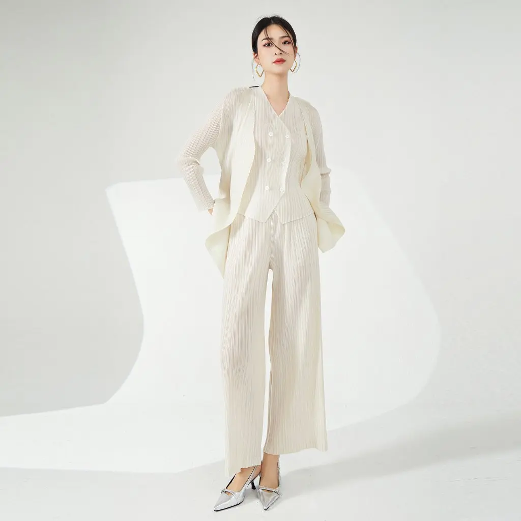 

Женский плиссированный костюм Мияке из трех предметов, элитный модный костюм для поездок на работу, элегантный комплект из двух предметов, полный вид