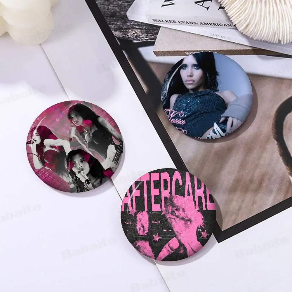 نيسا باريت سنجر دبوس زر ناعم مشرق مطبوعة أيقونة هدية للأصدقاء شارة طوق بروش التلبيب دبوس معدني