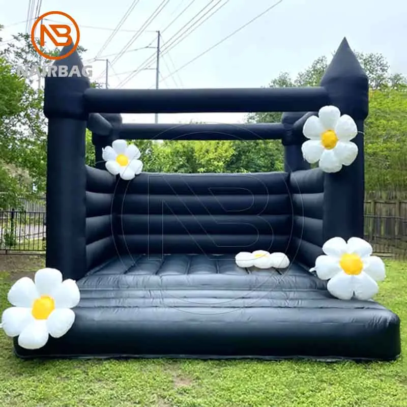 Dmuchany zamek do skakania na wesele, czarny, 4 x 4 metry, biały, różowy, dla dorosłych i dzieci.