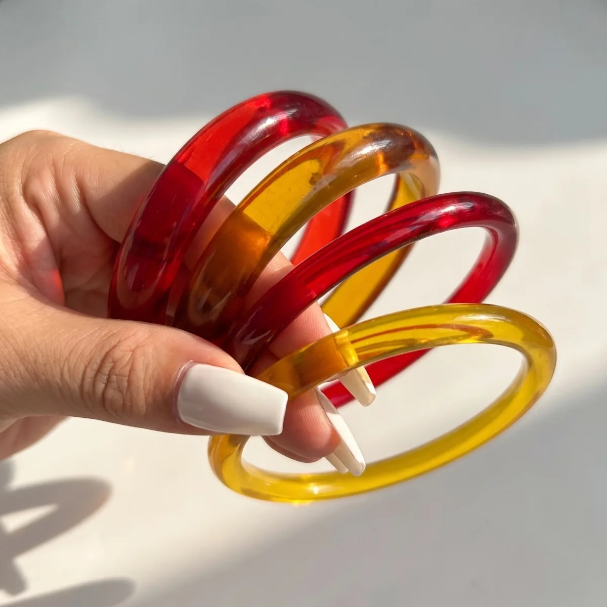 4Pcs/Set Translucent Red Coffee Acrylic Resin Bangles Set Women's Fashion Round Bracelets Bangle Party Jewelry Set Couple Gifts
