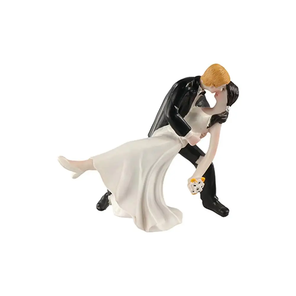 

Wedding Decoration Funny Cake Toppers Resin Creative Marry Figurine Romantic Wedding Cake Toppers Wedding