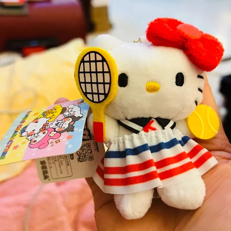 Uroczy Tenis Limited Anime Kawaii Hello Kitty Lalka Zawieszka do Torby Śliczny Plecak Szkolny Dziewczęcy Pluszowy Breloczek Ozdobny Prezent