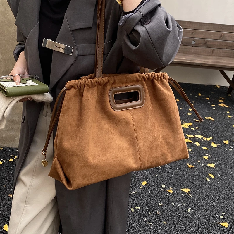 

LEFTSIDE Pure Color Underarm Shoulder Bags for Women 2025 Winter New Trendy PU Handbags Lux Large Capacity Drawstring Tote Bag