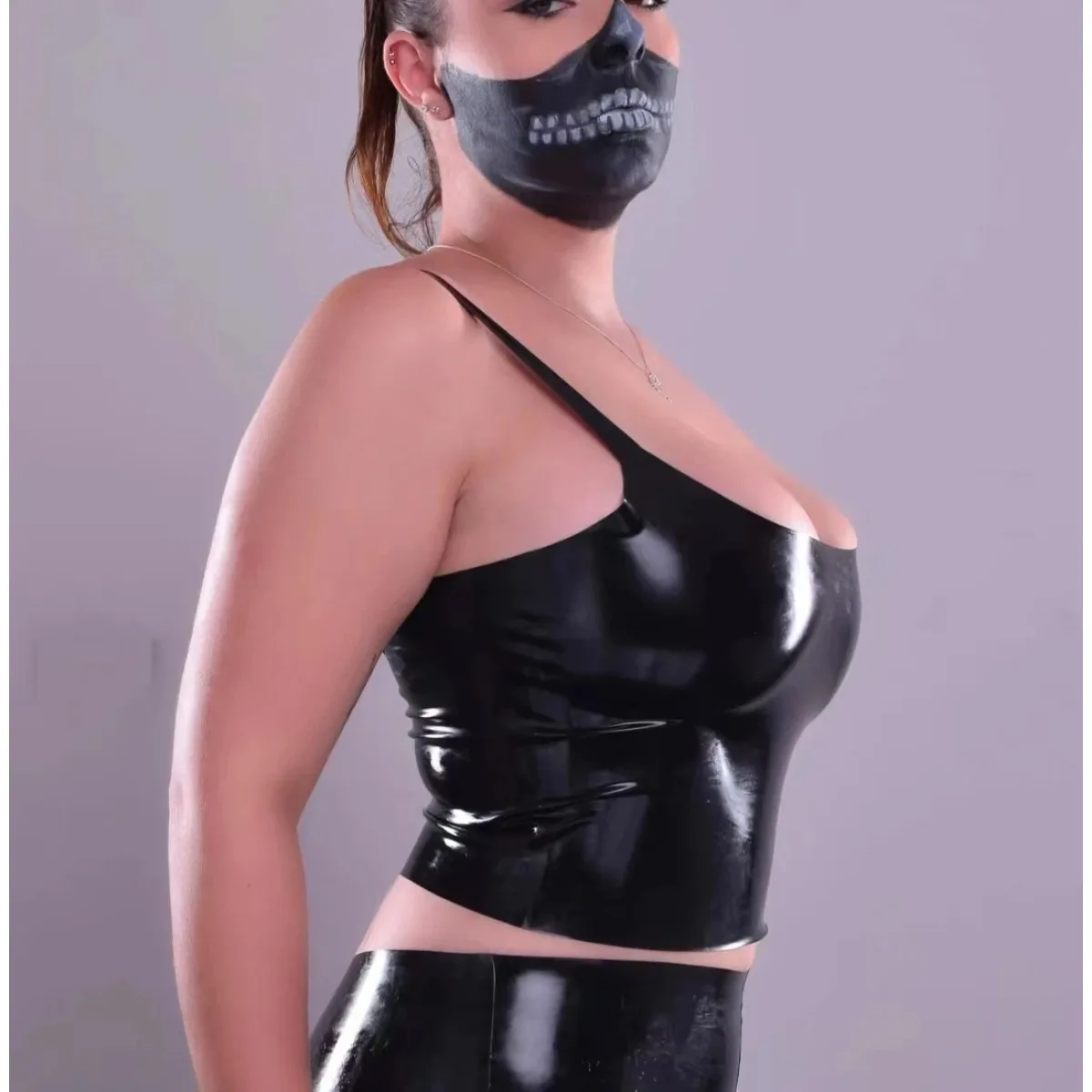 

Natural Latex Sexy Cropped Vest Woman Halter Top Bra Rubber Gummi Female Slim Open Front Fitted Daily Wear Cosplay Costumes