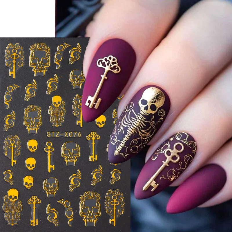 2 Stück Luxus Gold Skelett Schlüssel Nagelaufkleber Y2K Metallische Totenkopf-Wirbel-Wellenlinien Selbstklebende Aufkleber Halloween Nagelkunst Dekorationen