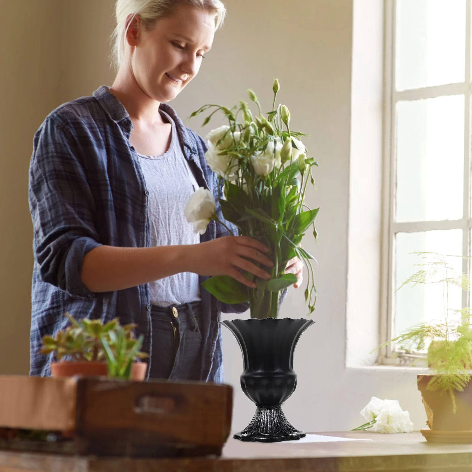 

Retro Vintage Iron Art Flowerpot Metal Vase for Dried Fresh Flower Arrangement Tabletop Home Decor Wedding Centerpiece