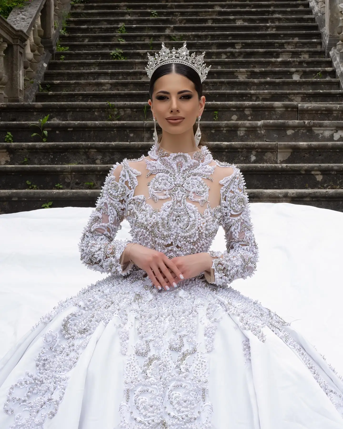 Vestido De Novia De lujo con cuello Halter y lentejuelas, vestido De baile De manga larga, apliques De encaje 3D, volantes, perlas, cuentas, vestidos De Novia