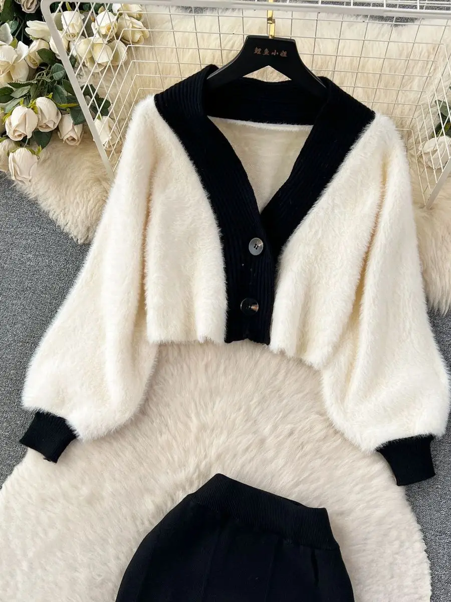 Elegant Knitted Two-Piece Set for Women with Color Block Design And Fish Tail  Skirt Fashionable And Comfortable Office Wear
