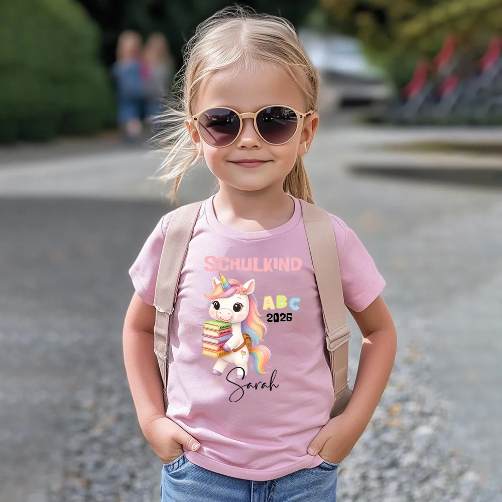 Personalisiertes T-Shirt für Schulkinder zum Schulbeginn 2026 mit Namen, Geschenk zur Schulaufnahme, Geschenkidee für Schüler
