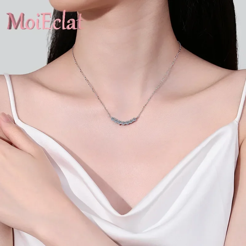 MoiEclat Store Platinum PT950 1.4ct Moissanite Smile Row Diamond Pendant Necklaces for Women, Modern Cubic Design Clavicle Chain