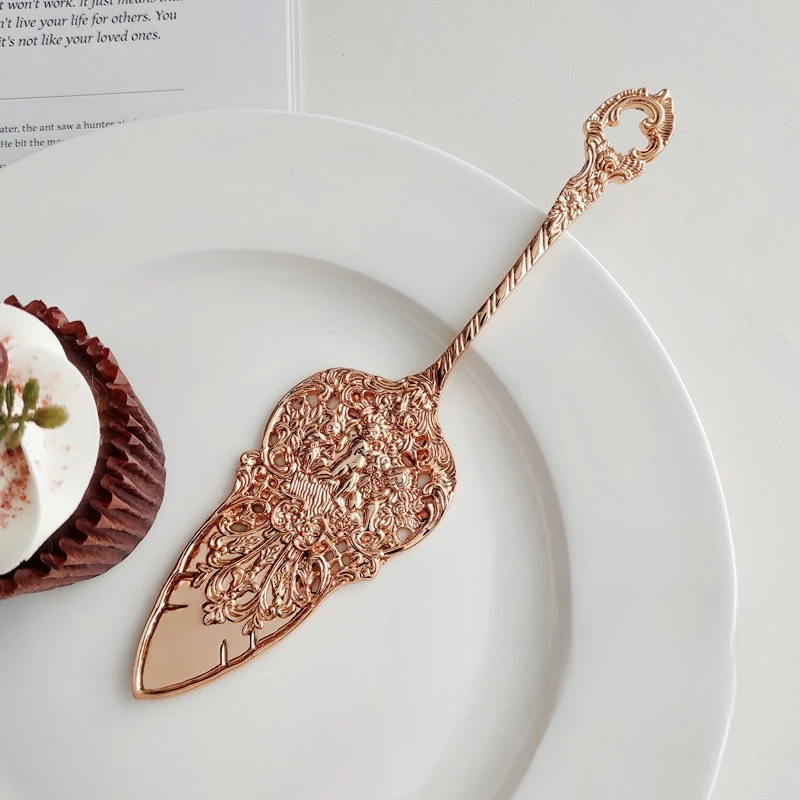 Cake Knife Hollow Out Carved Cake Spatula Classic Silver Plated Baroque Cake Server Bread Knife European Style Court Tableware