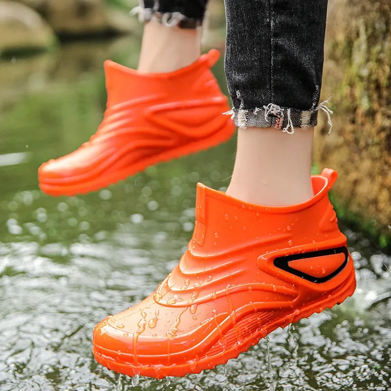 

Shell head short tube rain shoes are fashionable non slip trendy and waterproof for external wear