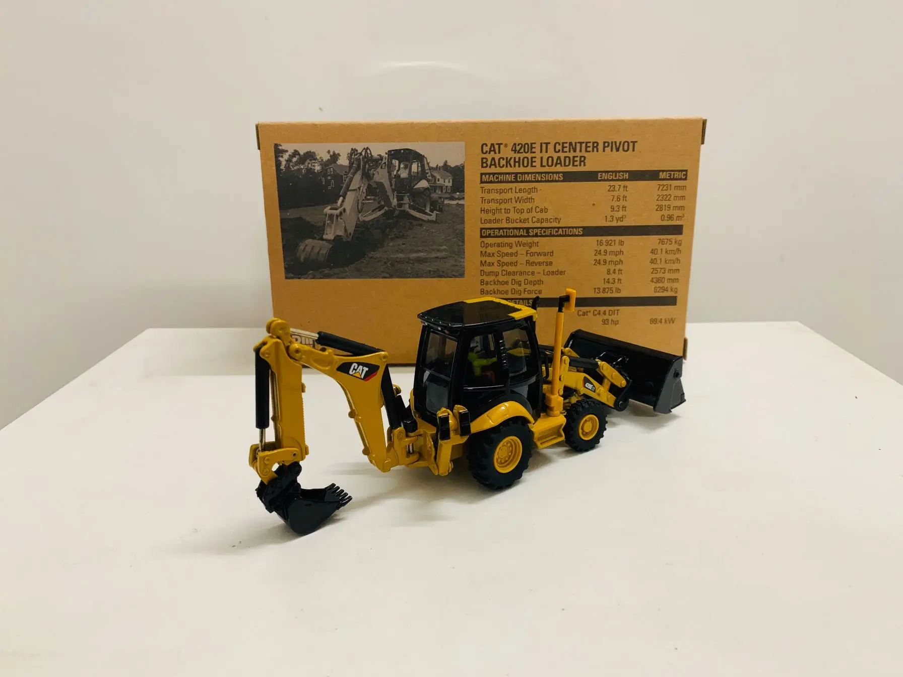 DM 420E IT Center Pivot Backhoe Loader 1:50 Scale Metal Model By DieCast Masters 85143C New in Box