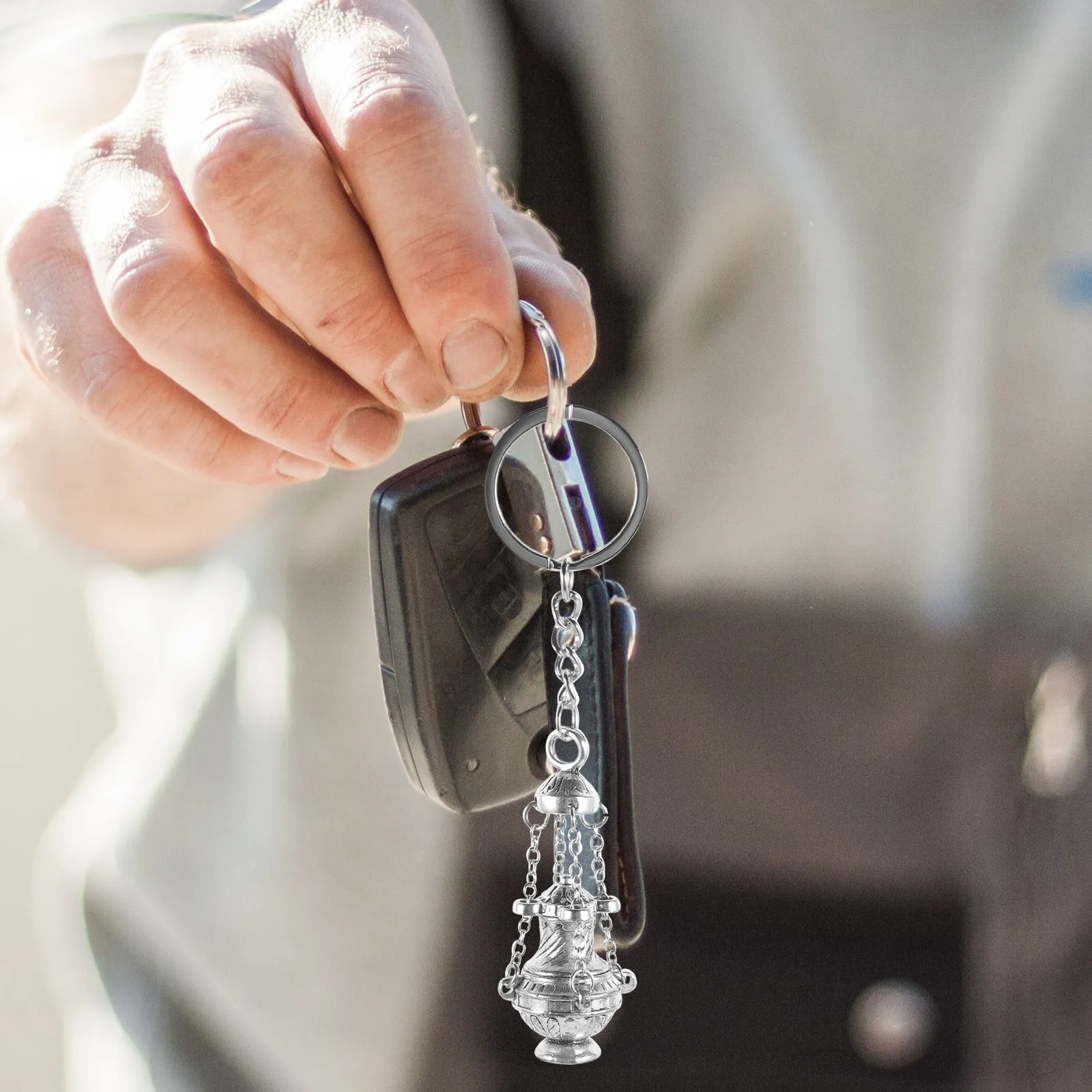 Metal Incense Burner Keychain – Portable Decorative Pendant for Keys, Bags, or Car Accessories