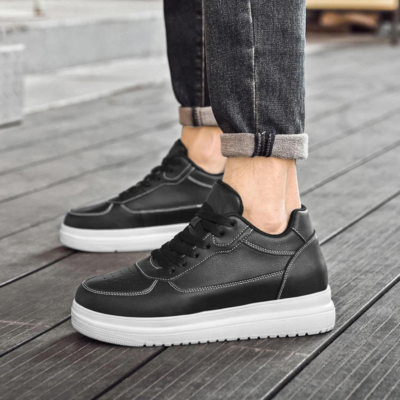 Zapatillas blancas para hombre Spring 2025: estilo pareja, modernas y versátiles, ligeras, transpirables y que aumentan la altura