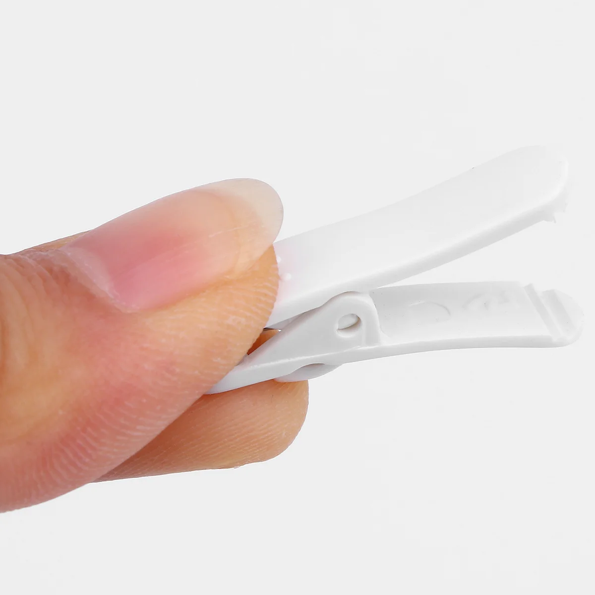 100Pcs Earphone Cable Clamp Alligator Style Clip for Headset Wire Organization Secure Hold on Clothes Ideal for Mobile Mp3