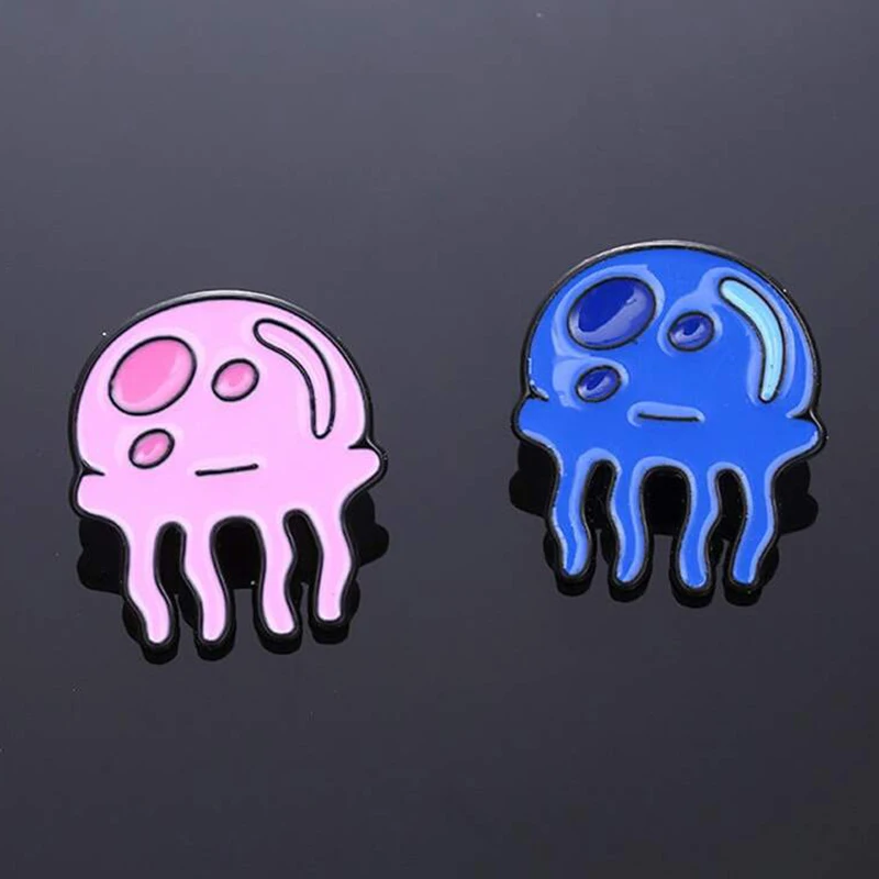 Kawaii medusa emblemas de metal azul rosa dos desenhos animados medusa pinos animais broches crianças adulto saco de roupas camisa