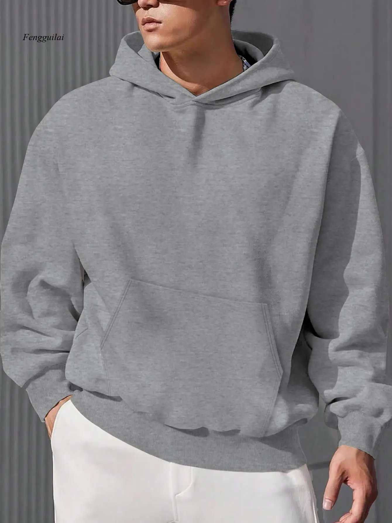 Czerwona bluza z kapturem z nadrukiem serca i napisem "I Love Leon", turkusowa - luźna bluza oversize z kieszenią z tyłu.