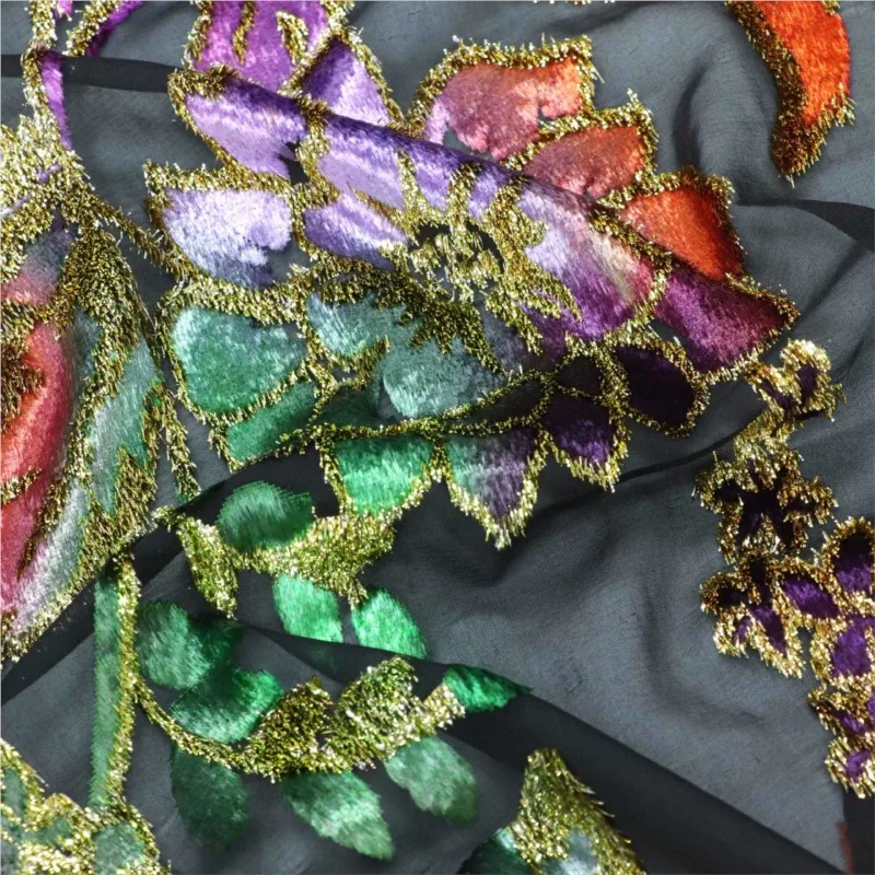 

Высококачественное платье на заказ и Cheongsam из ручной росписи ткани с плетеным бархатным жаккардовым позиционированием элегантно.