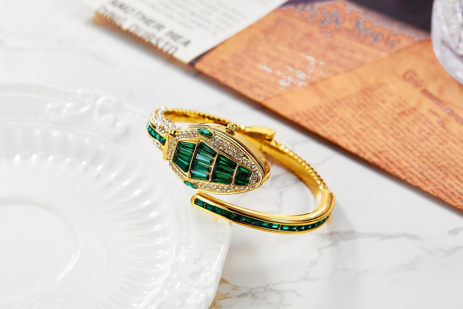 Snake Head Open Bracelet Personalized Chain Luxury Vintage Designer for Women Emerald Crystal Jewelry Bride Wedding Party Gift