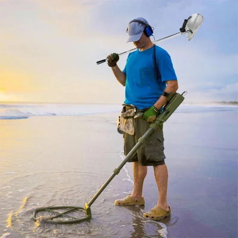 Metal Detecting Sand Scoop Stainless Steel Beach Shovel with Removable Long Handle Gold Panning Filter Tool for Adults
