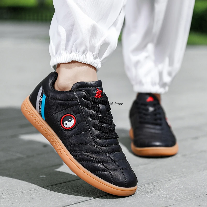 Scarpe per arti marziali in pelle Scarpe comode Tai Chi Scarpe tradizionali cinesi antiscivolo Scarpe da ginnastica Wushu morbide e leggere