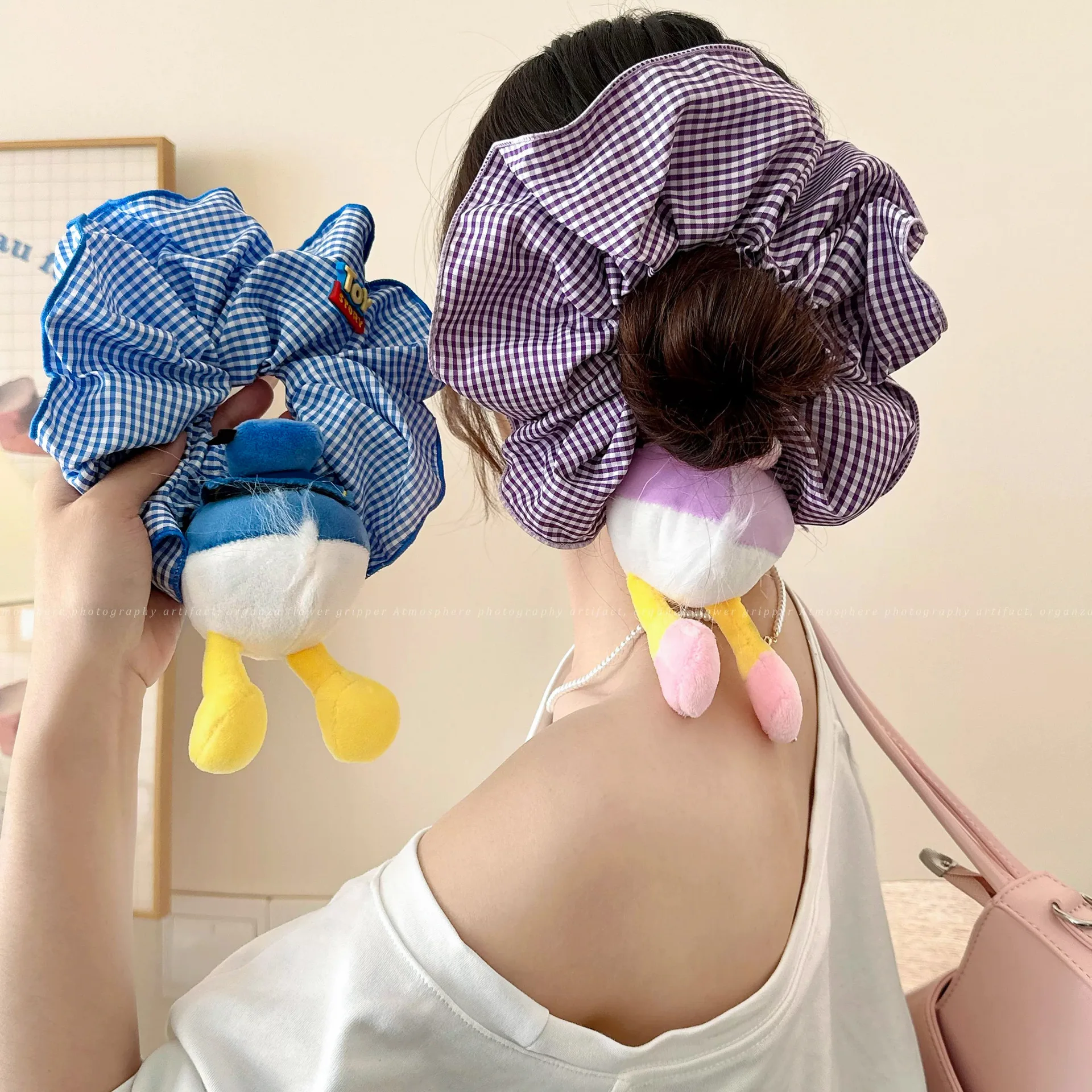 Disney lindo Mickey trasero creativo intestino grueso anillo de pelo divertido dibujos animados muñeca de medio cuerpo tridimensional algodón a cuadros pelo de trasero