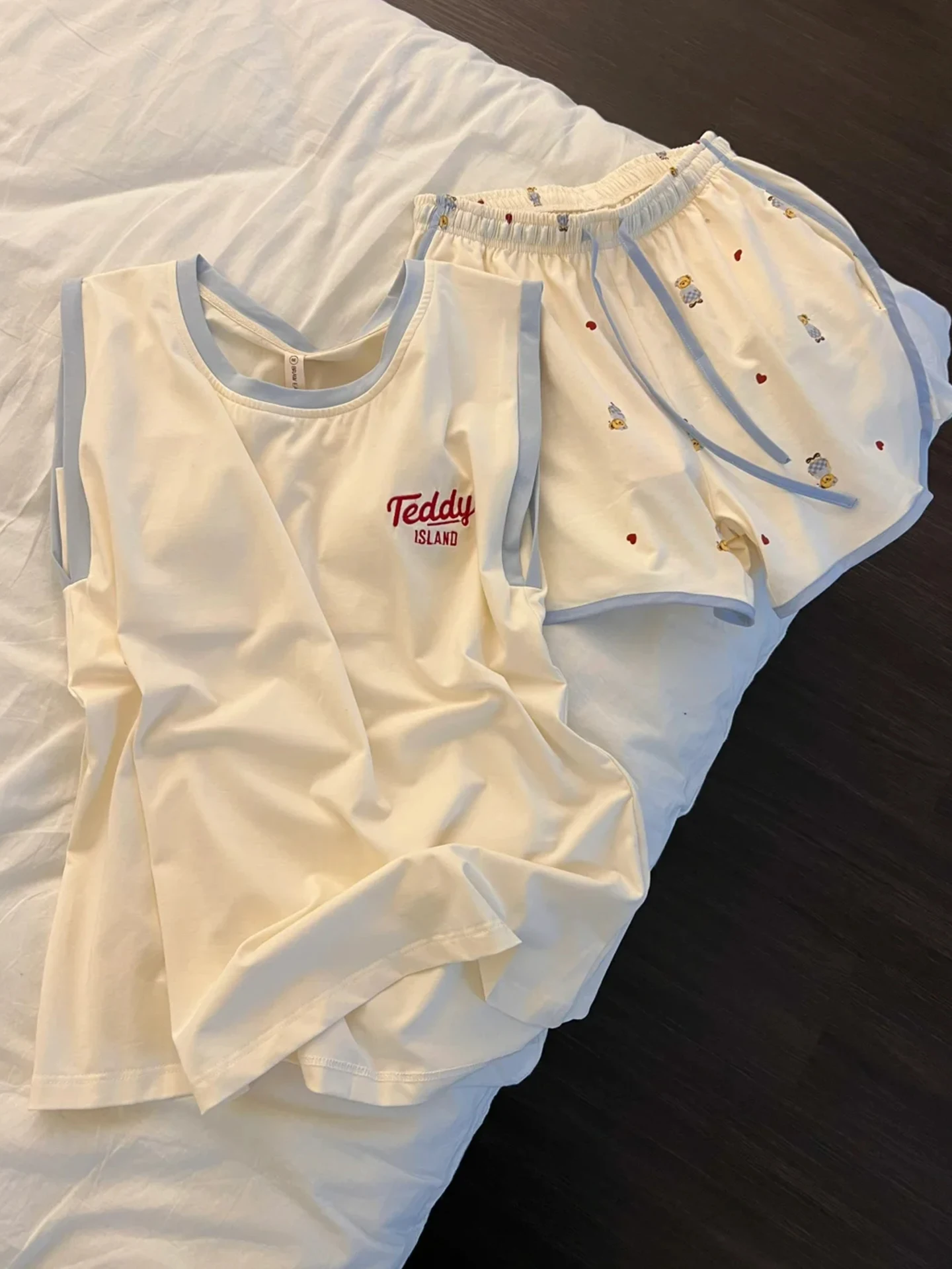 

Милый летний комплект с мишкой: женская майка из чистого хлопка с нагрудными вкладышами и шорты из высококачественного хлопкового шелка для дома