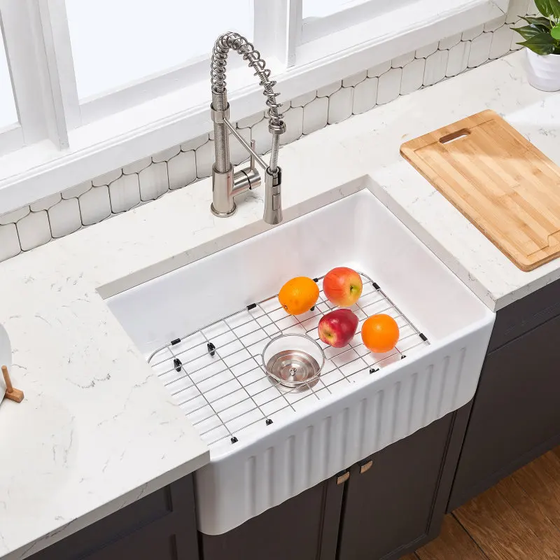 وعاء بتصميم نظيف سهل Fireclay يعمل بالوعة المسطحة المقاومة للبقع Fireclay 33 لتر × 20 وات حوض مطبخ المزرعة مع شبكة وسلالة