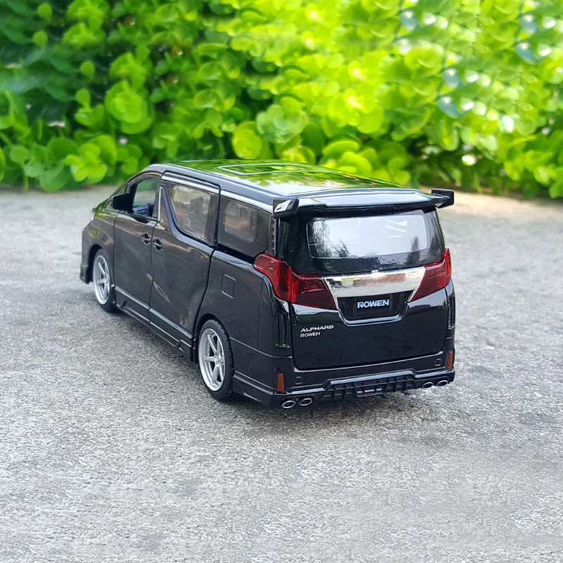 JKM High Simitation 1:32 Alphard MPV Model Alloy Pull Back Car Model 4 Open The Door With Sound Light Kids Toys