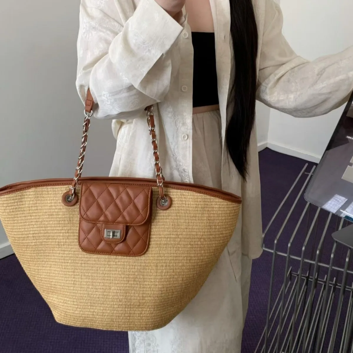 

Luxury Brand Classic Fashionable Diaper Bag For Women High-End Designer Paris Leather Tote For Stylish Commuter And Large Bag