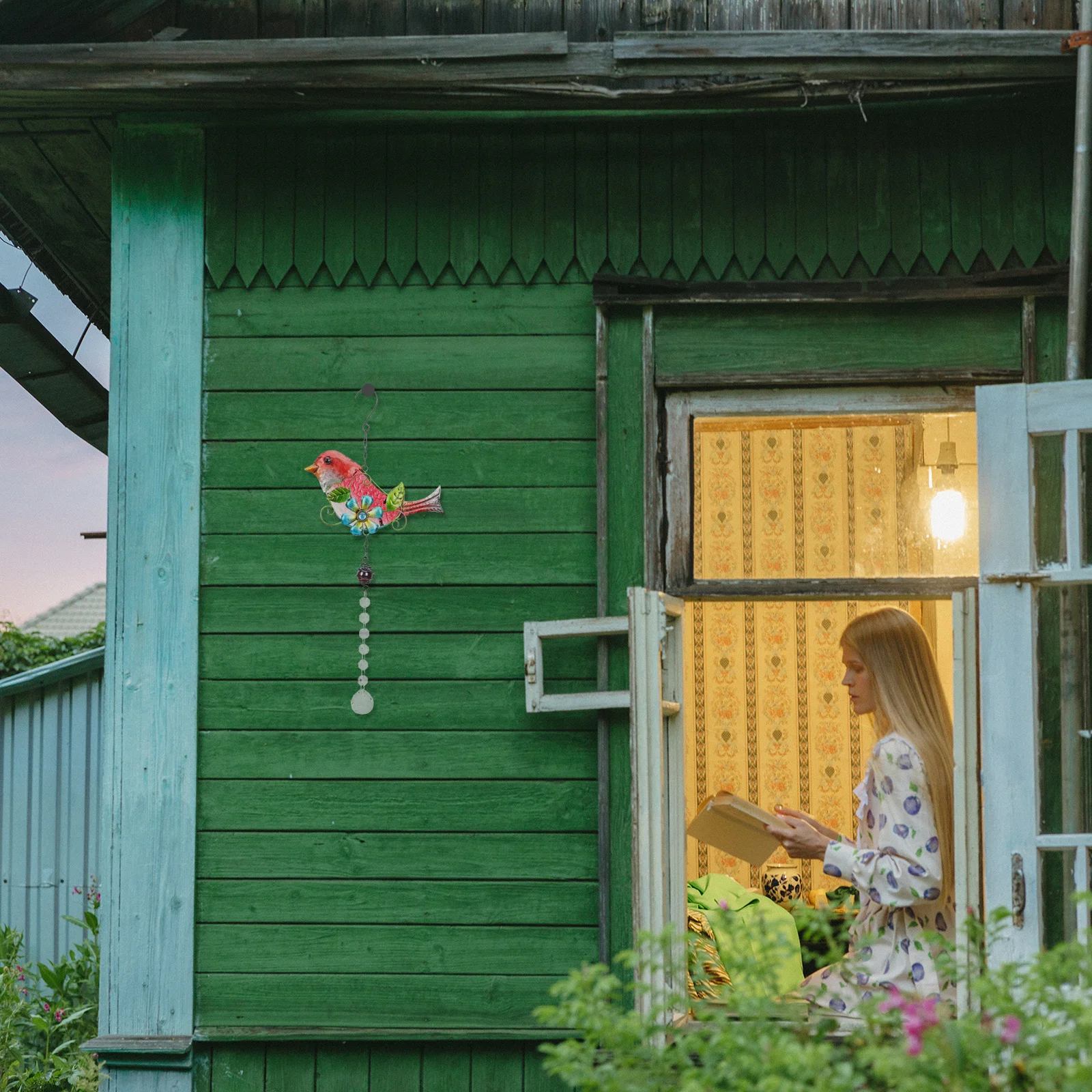

Vivid Red Bird Crystal Wind Chime Hanging Adornment Small Bird Pendant for Home Yard Garden Window Hanging Decor