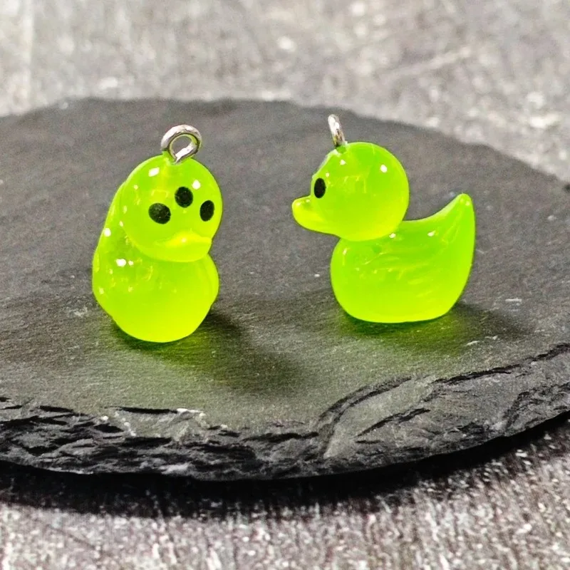 8 Stück Leuchtende Alien-Katzen-Enten-Harz-Anhänger, Kreative im Dunkeln Leuchtende Tier-Anhänger, DIY Niedliche Ohrringe Halskette Schmuck-Charms – Detail 8