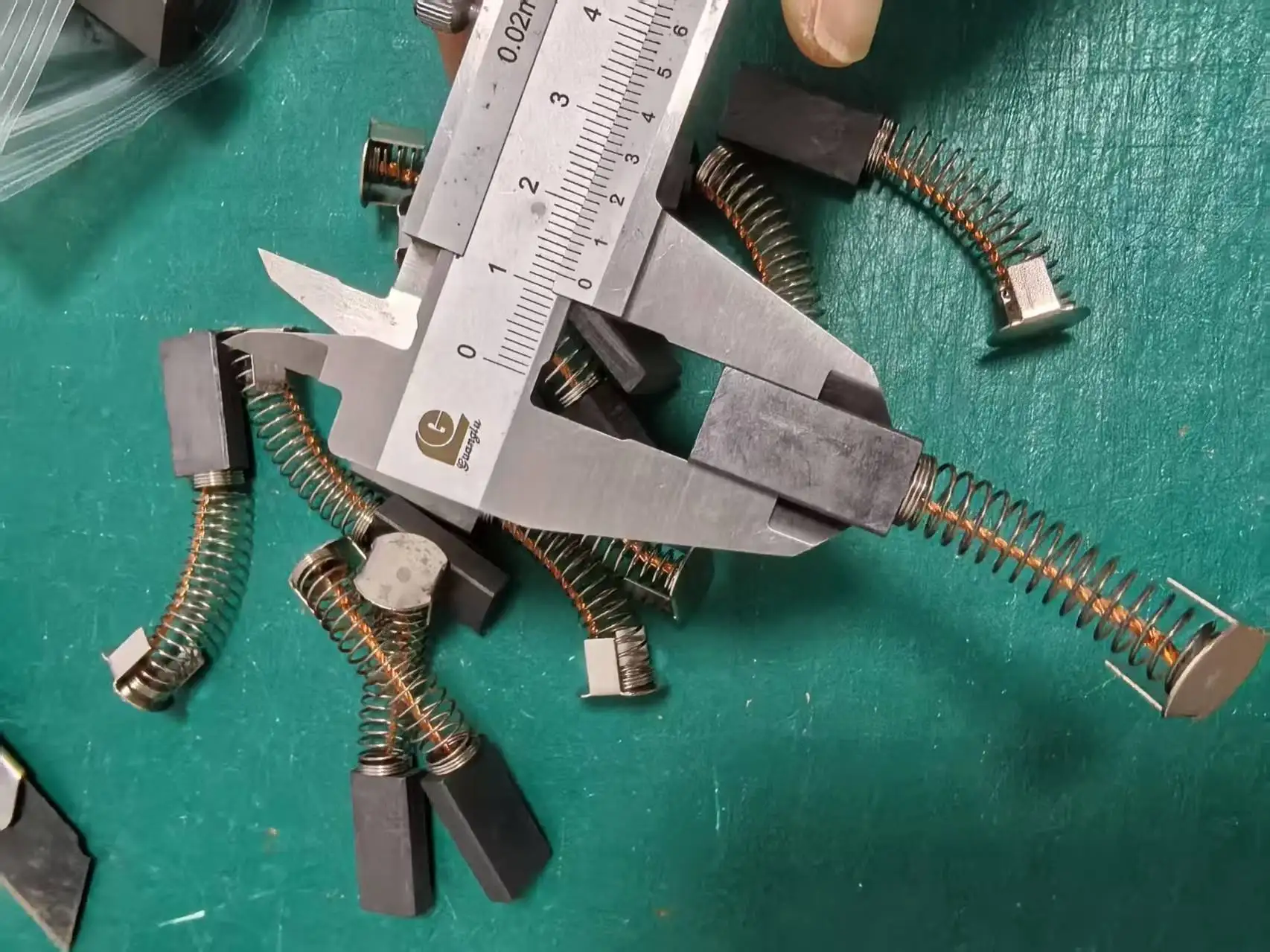 10pcs Carbon brush 8*12*25mm 8*12*22mm 8*12*20mm 8*12*19mm motor brush 8x12x25mm 8x12x22mm 8x12x20mm 8x12x19mm