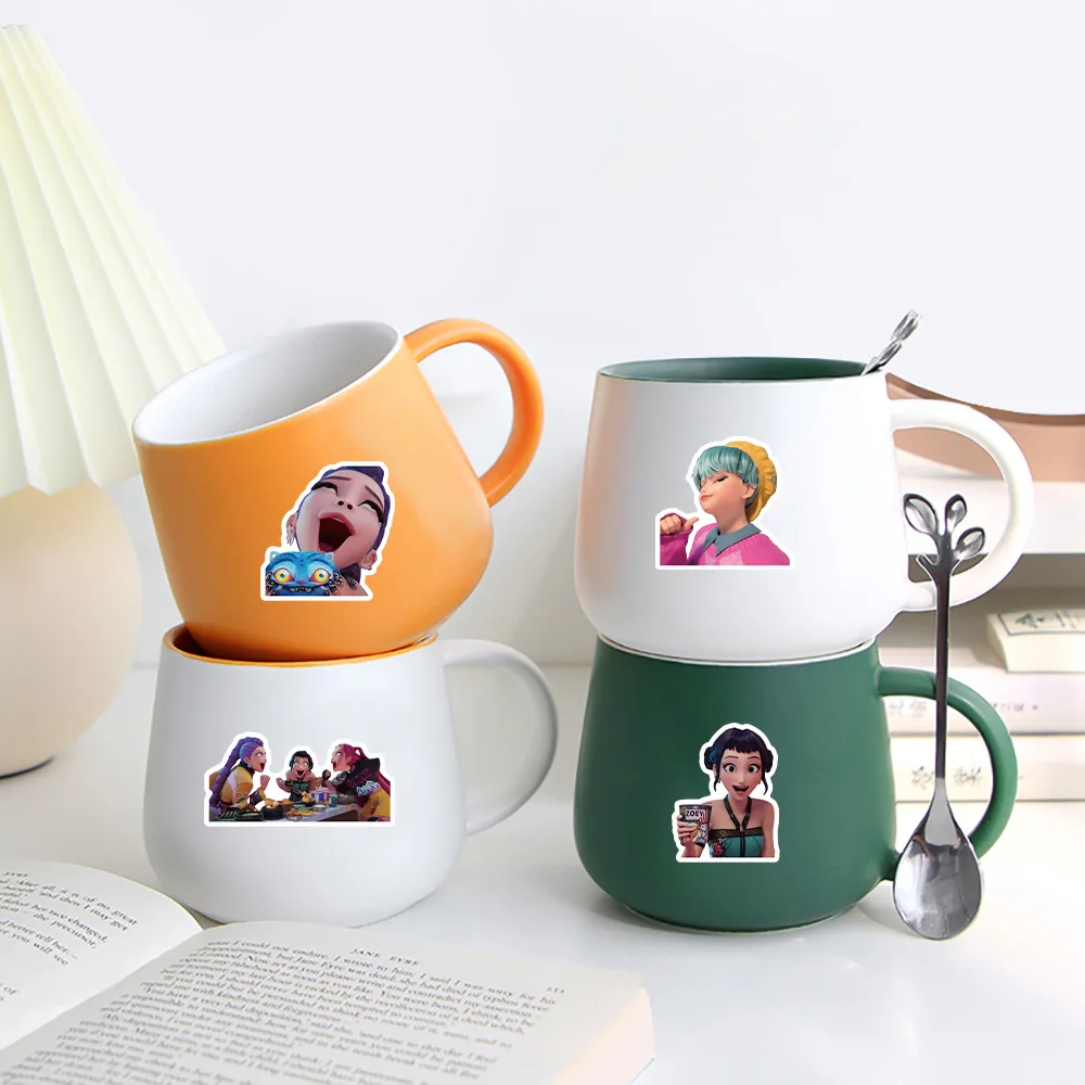 50 pezzi KPOP Witch Girl Group adesivi Idolo coreano Anime adesivi decorativi impermeabili per telefono adesivi personalizzati all'ingrosso per