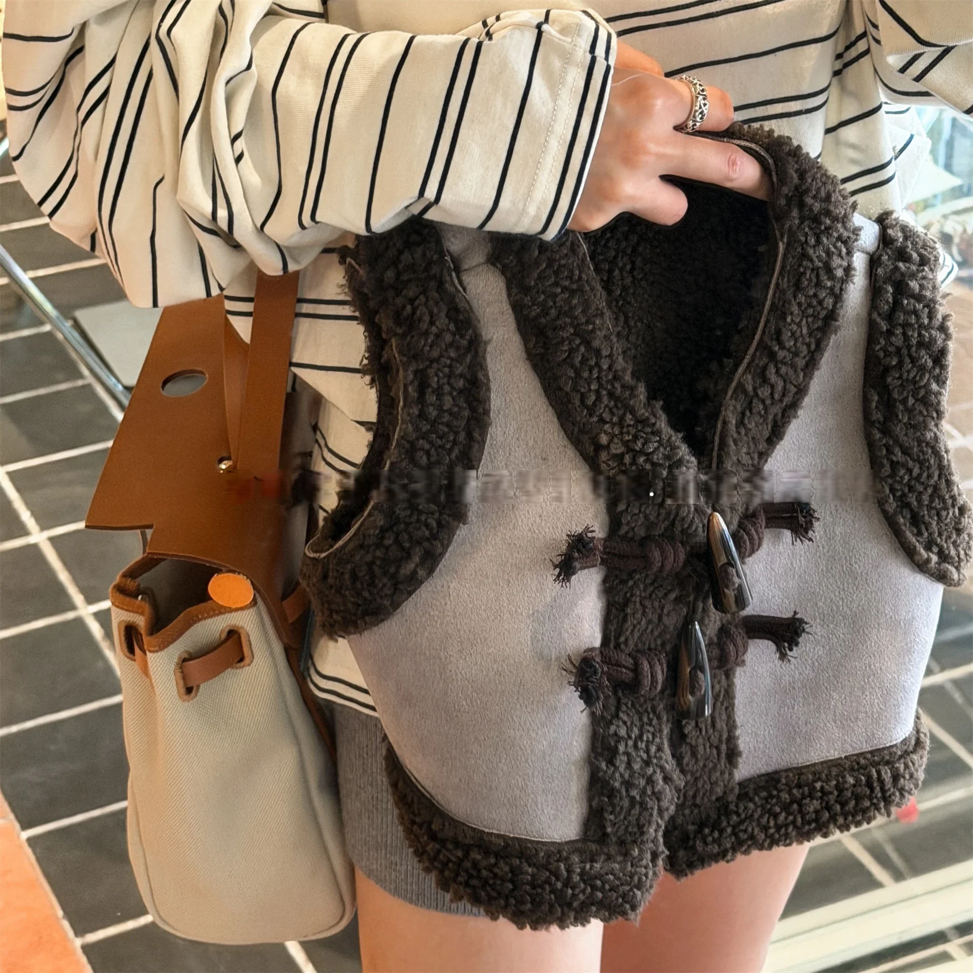 

New Style Kids Shearling Fleece Vest 1-6Y Boys Girls Vintage Toggle Button Warm Autumn Winter Outerwear Children Faux Fur Gilet