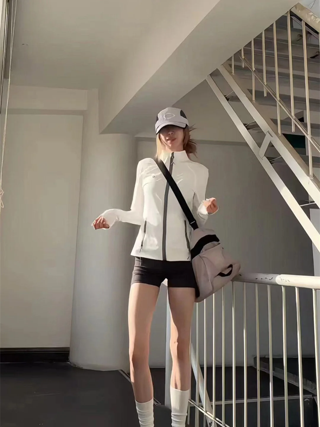 

Женская летняя тонкая дышащая рубашка Slim Fit для йоги и спорта с защитой от солнца, охлаждающая, с воротником-стойкой, легкая верхняя одежда