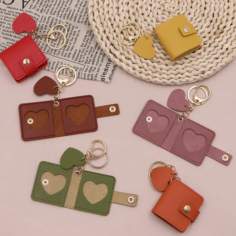 

Simple leather photo keychain, compact mini couple photo storage pendant, anime star photo storage bag