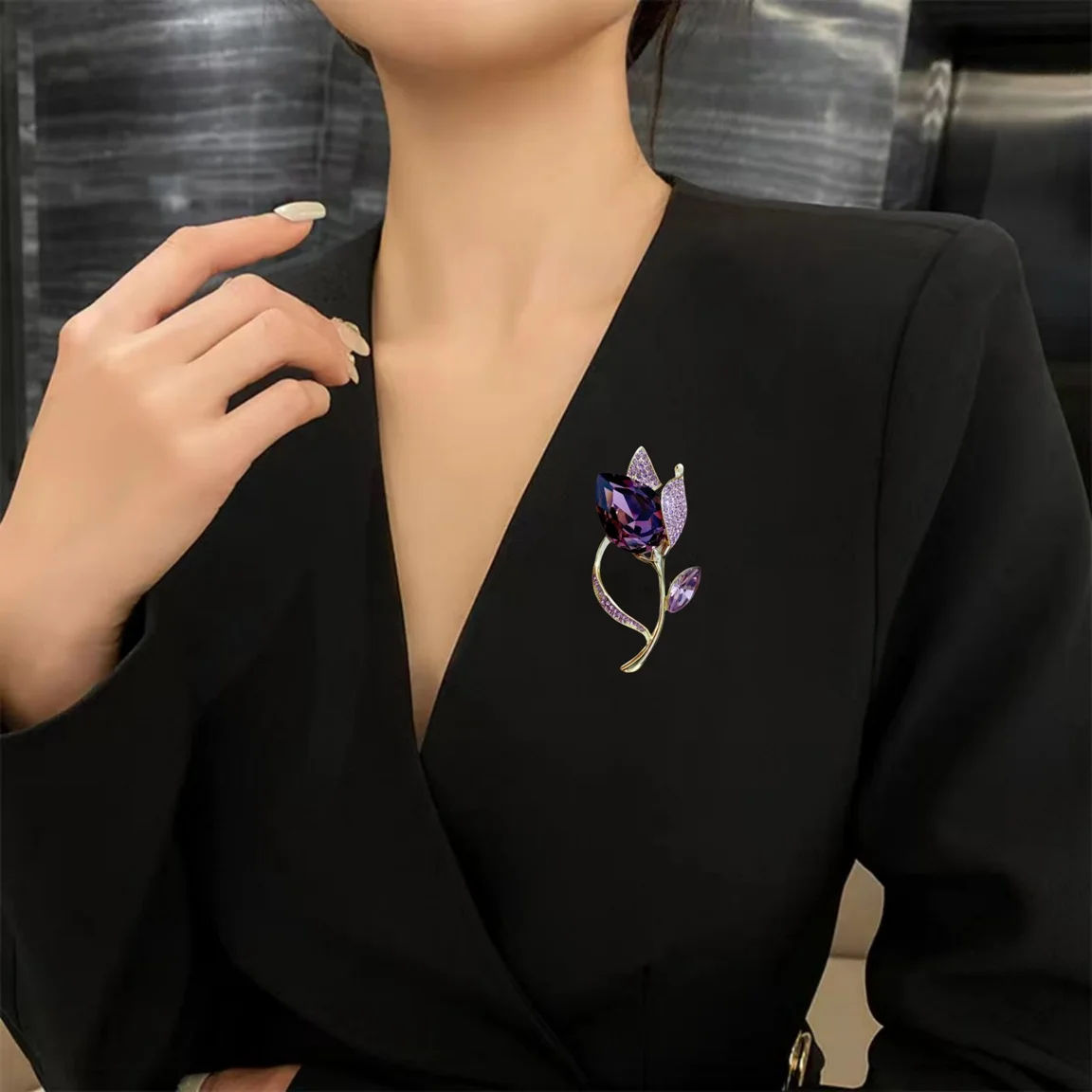 Fashionable Rhinestone Flower Brooch Exquisite Accessory for girls and women
