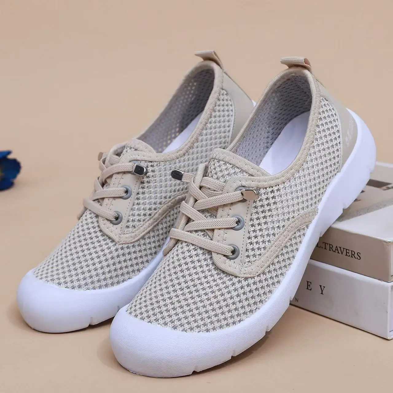 

Новая летняя женская повседневная спортивная обувь на плоской подошве с сеткой, мягкая подошва, нескользящая легкая дышащая прогулочная обувь без шнуровки с круглым носком