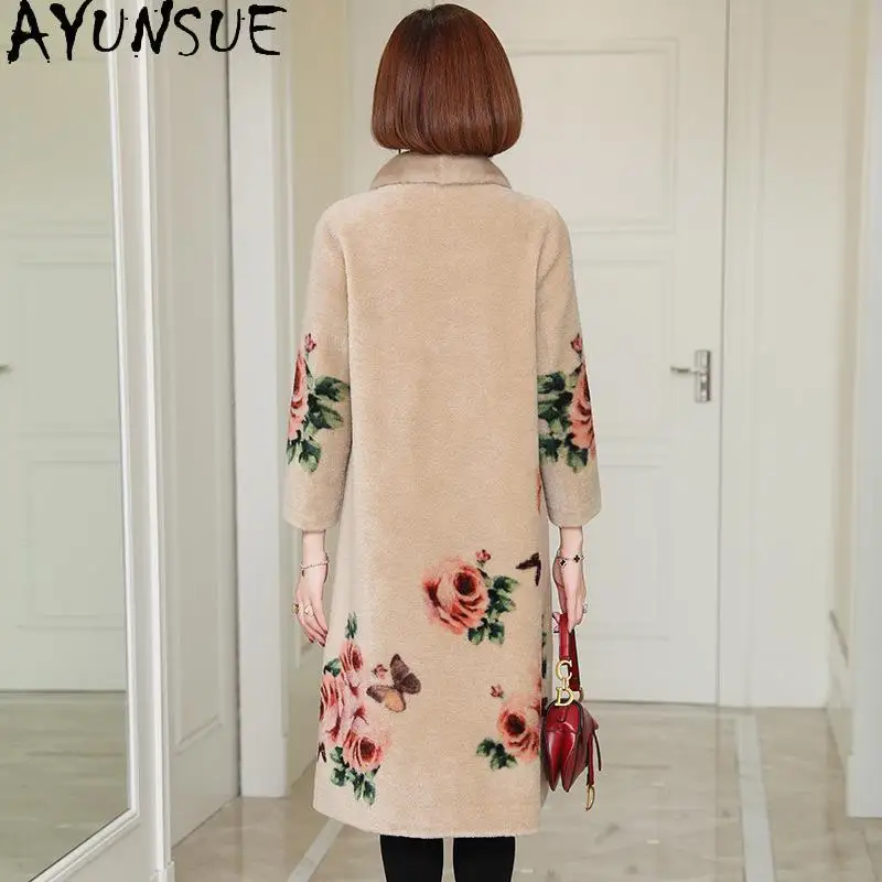 AYUNSUE 100% معطف فرو صوف ملابس حريمي سترة شتوية نمط طويل معاطف شيرلينغ الأغنام للمرأة 2025 طوق فرو منك دافئ