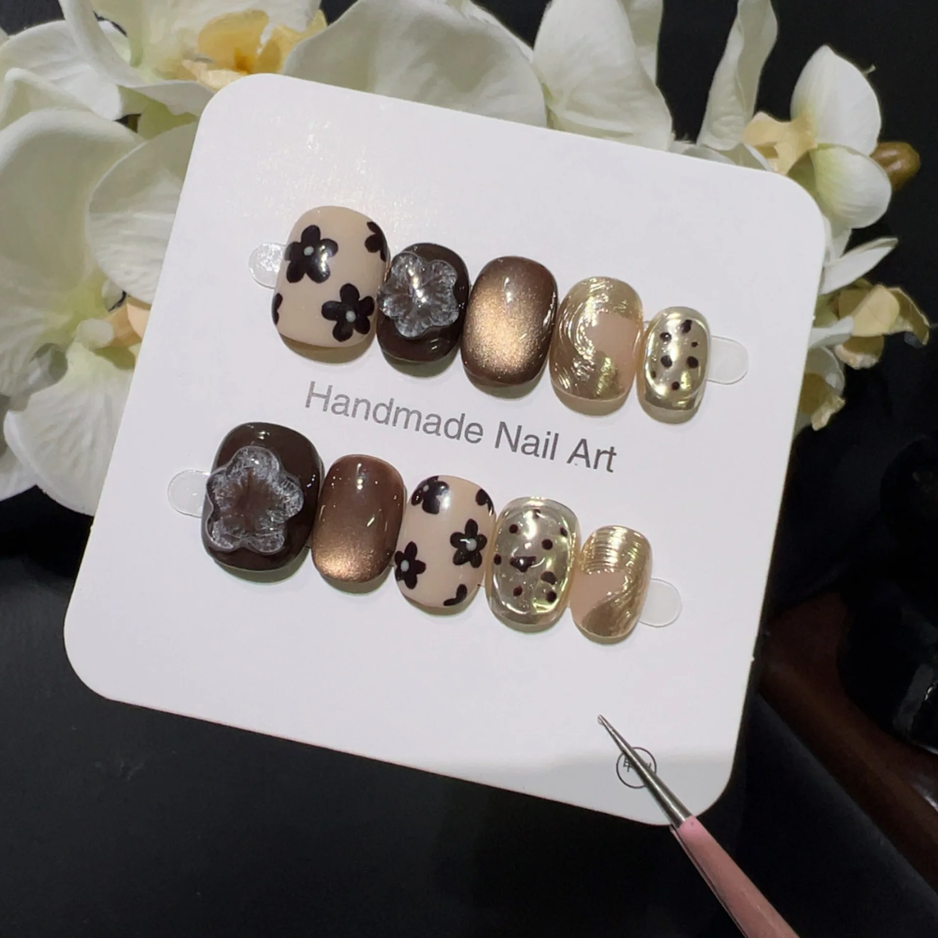 10pcs Handmade Short Press on Nails Retro Brown Cat Eye Black Florals 3D Hand-Carved Flower False Nails Women Wearable Nails Art