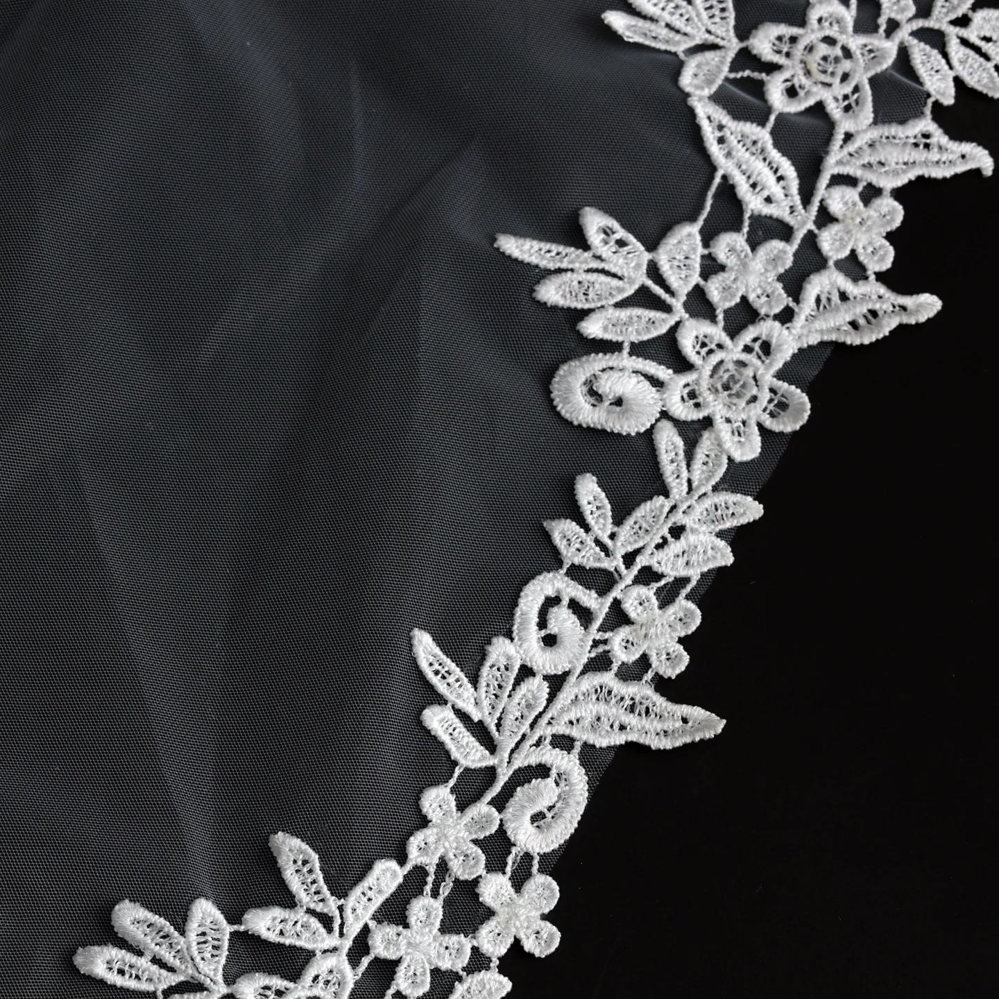 SLBRIDAL Einlagiger Spitzenblumen-Perlen-Hochzeitsschleier mit Kamm, Brautschleier, Hochzeitsaccessoires für die Braut, Hochzeitskleidung für Frauen – Detail 4