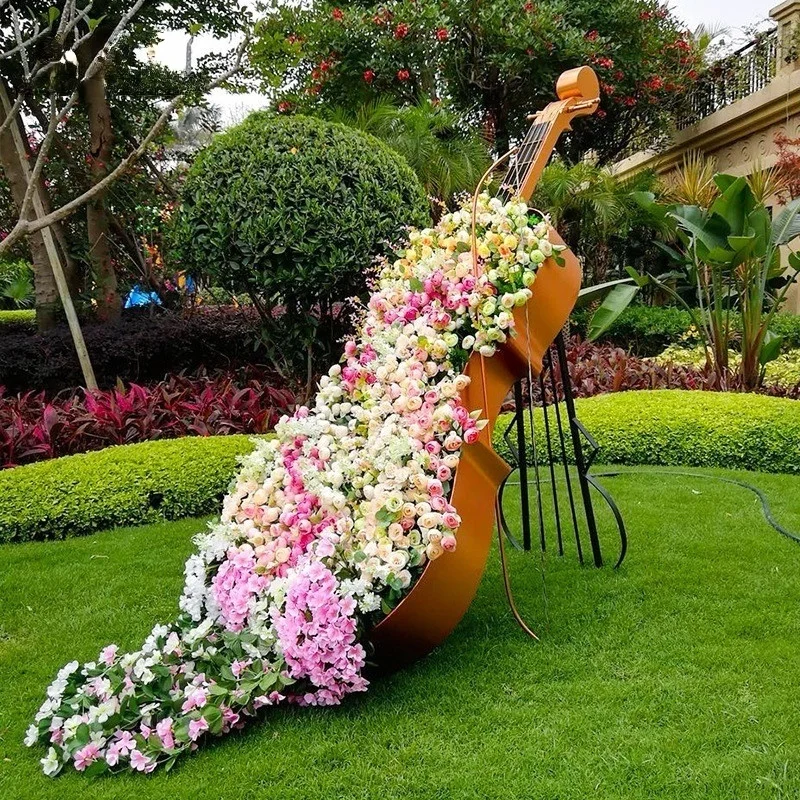 Outdoor Garden Landscape Garden Lawn Cello Sculpture Floral Decoration