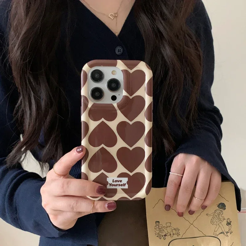 Śliczne brązowe czekoladowe etui na telefon Love Heart Coque dla Iphone 15 14 Pro Max 12 Pro Max 13 Pro Max IMD Wstrząsoodporna tylna obudowa Capa