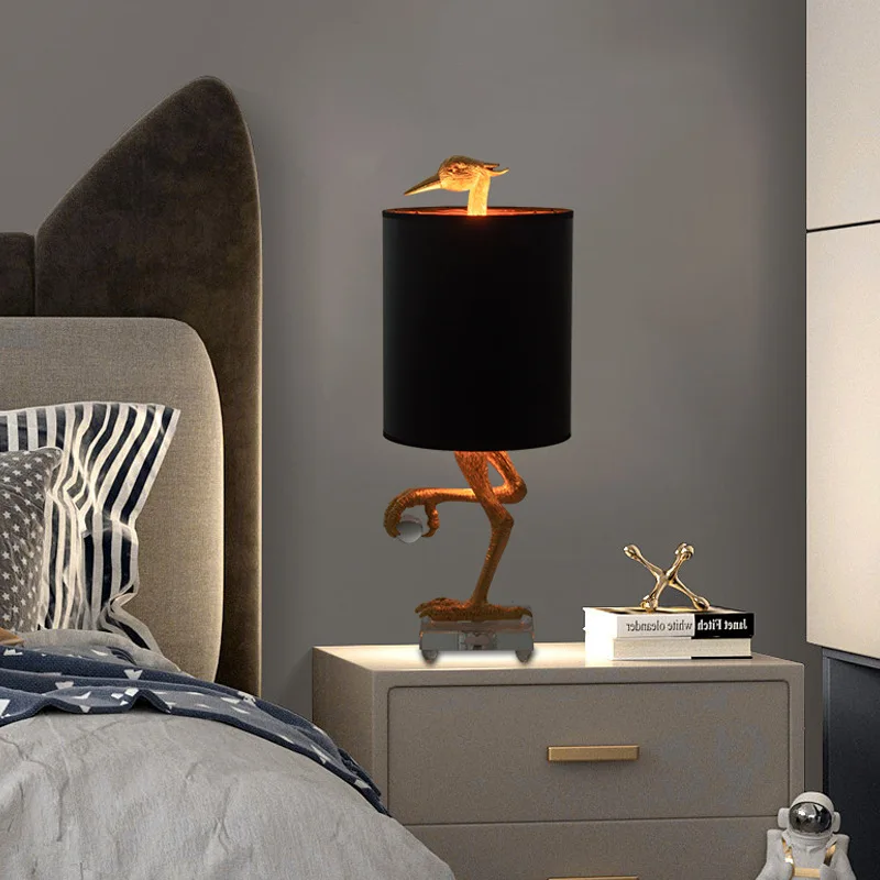 الشمال الإبداعية النسر الراتنج النسيج الجدول مصباح LED مصمم غرفة نوم أباجورة غرفة المعيشة دراسة مكتب شخصية مكتب أضواء