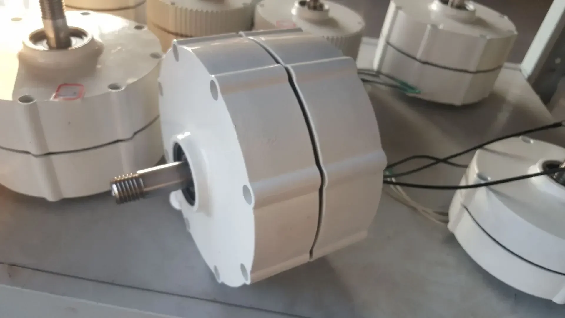 factory outlet Wind Power Three-Phase AC Brushless Small Permanent Magnetic Engine 400 W600w800w48v24v Can Be Used as Shaft