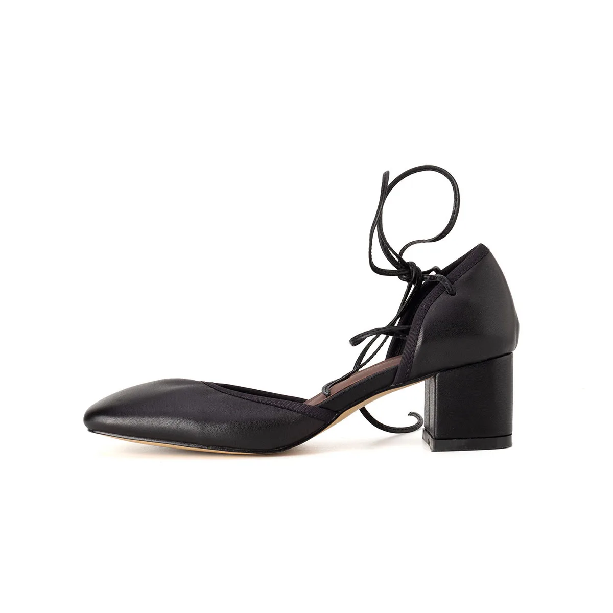 รองเท้าส้นหนาแบบผูกเชือกสไตล์แมรี่เจน หนังแกะ ฤดูร้อน ปี 2025 ของ Arden Furtado หัวเหลี่ยม ส้นหนา แบบโปร่ง ไซส์ใหญ่ เหมาะสำหรับใส่เดินทาง